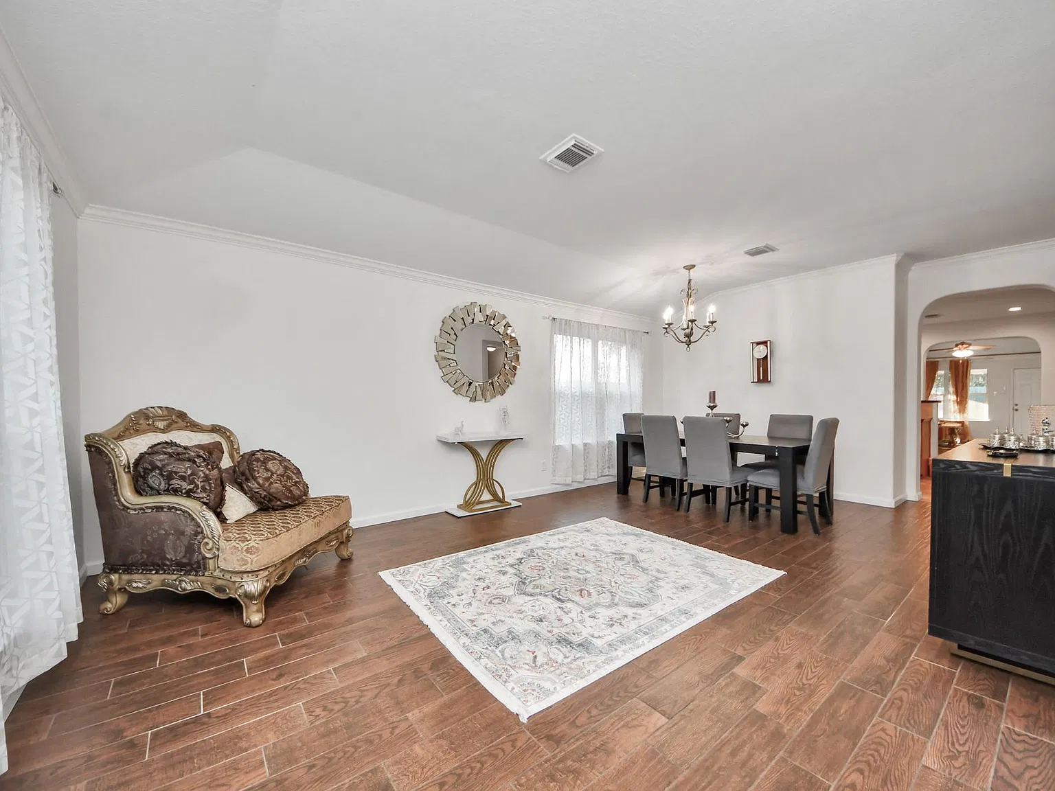 4 bed, 2.0 bath, 2260 sqft, $2,300 — Photo 4