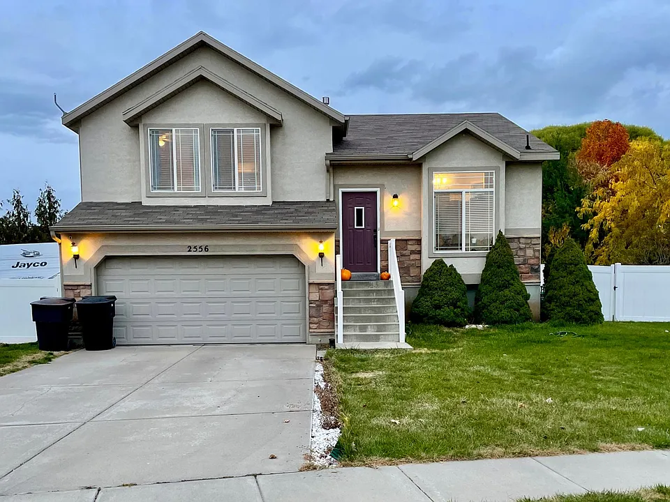 2556 W 1445 N