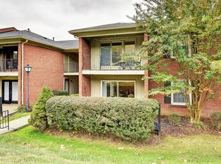 7900 Grenoble Ln #D2, Prospect, KY 40059