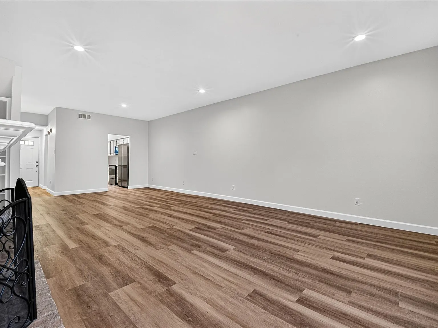 2 bed, 2.5 bath, 1672 sqft, $2,200 — Photo 4