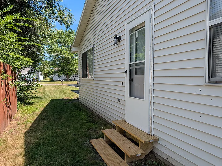 211 N Maxwell St — Photo 12