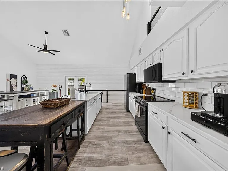 5191 Coral Wood Dr — Photo 10