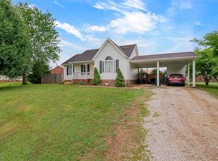 416 N 3rd St, Cave City, KY 42127