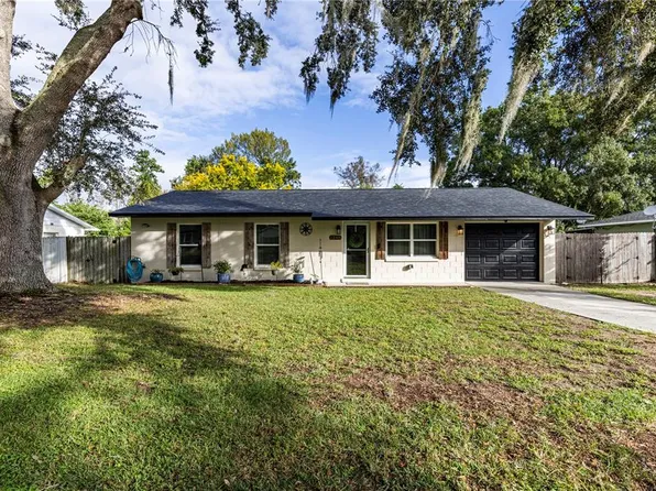 1240 Cedar Ave, Tavares, FL 32778