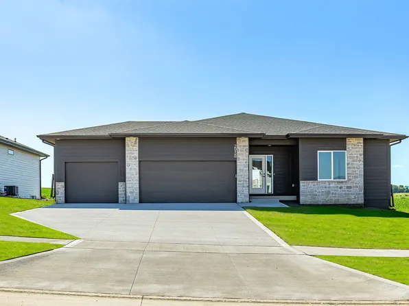 2938 NW Beechwood Dr, Grimes, IA 50111