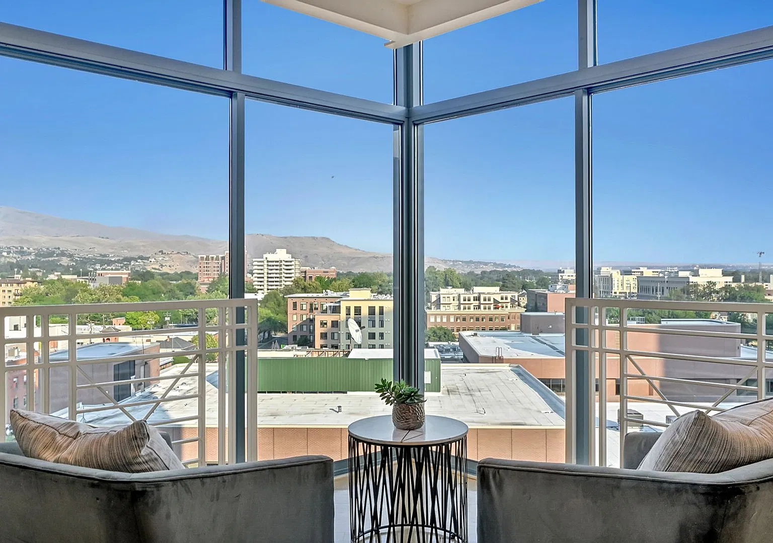 Luxury Condo in Downtown Boise — Photo 2