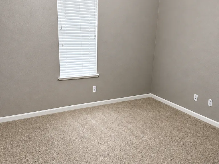 702 Samantha St — Photo 21