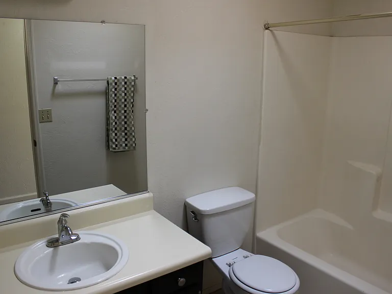 621 S Kacee Ave — Photo 7