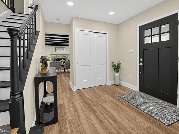 5th image of 207 Sylvan Dr