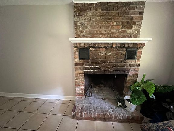 3rd image of 1118 Louise Dr