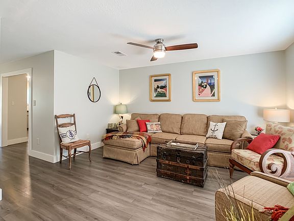 5th image of 11932 Longwood Dr