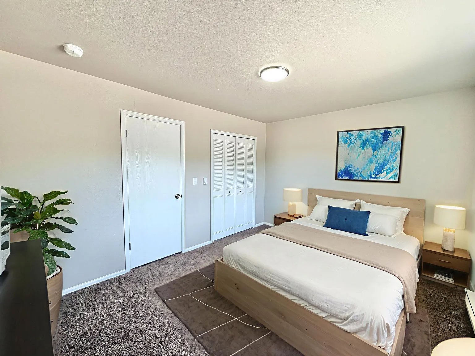 2 Bedroom/1.5 Bath in Great Location! — Photo 3
