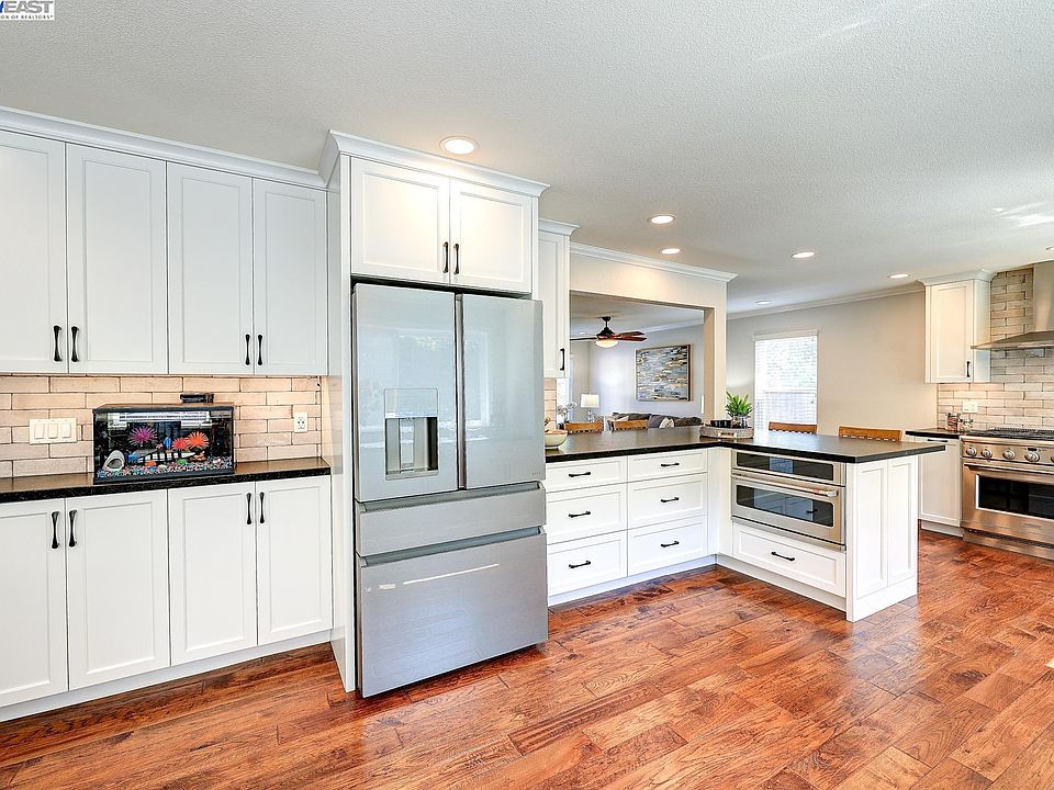 1st image of 520 Eagle Nest Dr