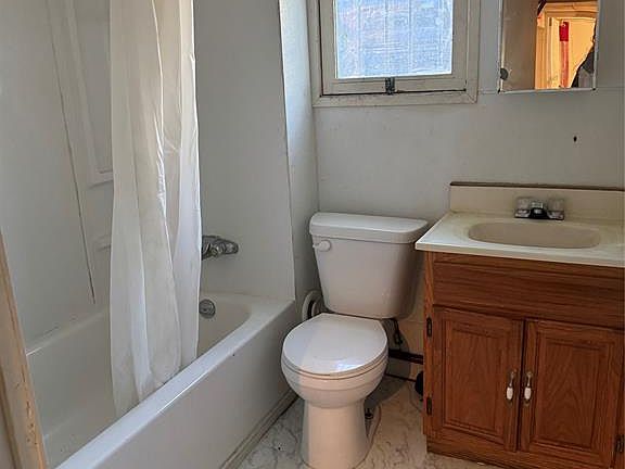 5th image of 646 Hall Ave