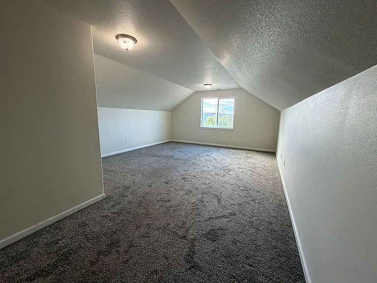 1450 Gooseberry St — Photo 12
