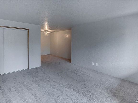 3rd image of 12035 32nd Ave NE APT 202