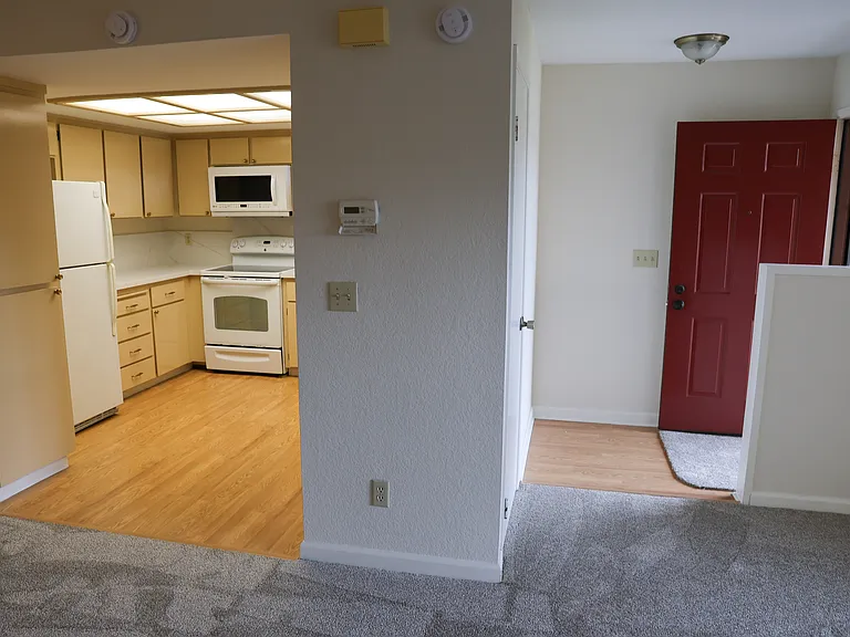 33941 Milton St — Photo 6