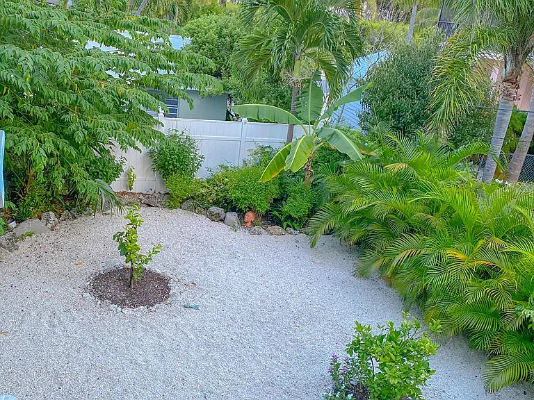 402 Coconut Dr — Photo 13