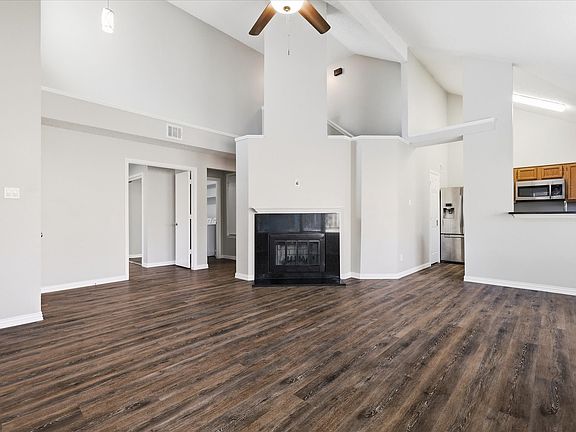 4th image of 956 Sylvan Creek Dr