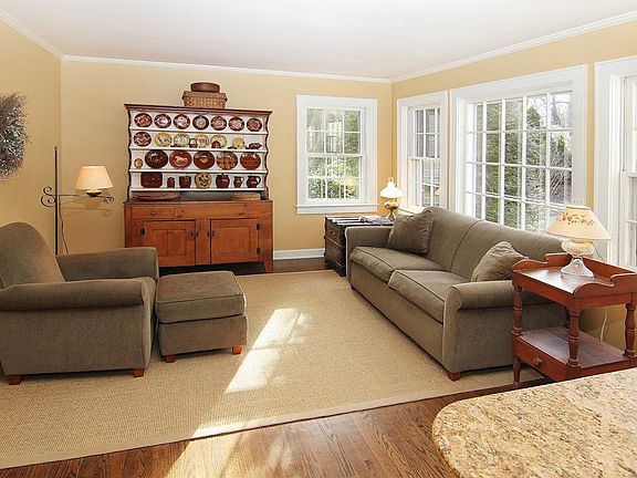 Kitchen Sitting Area