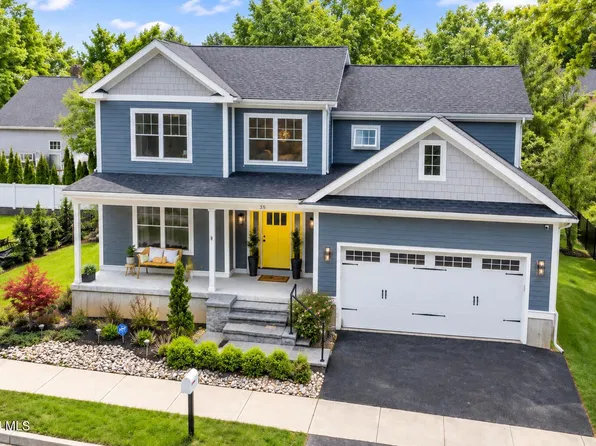 35 Chloes Way, Saratoga Springs, NY 12866