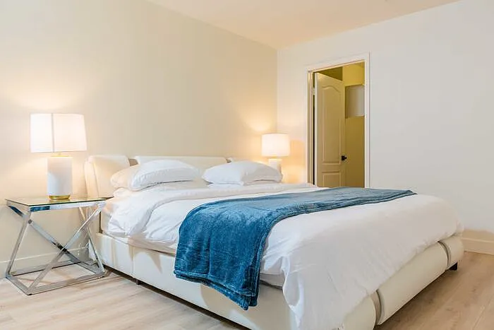 1 bed, 1.0 bath, $1,600 — Photo 2