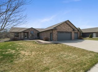 1001 Sarah Miles Ln, Manitowoc, WI 54220