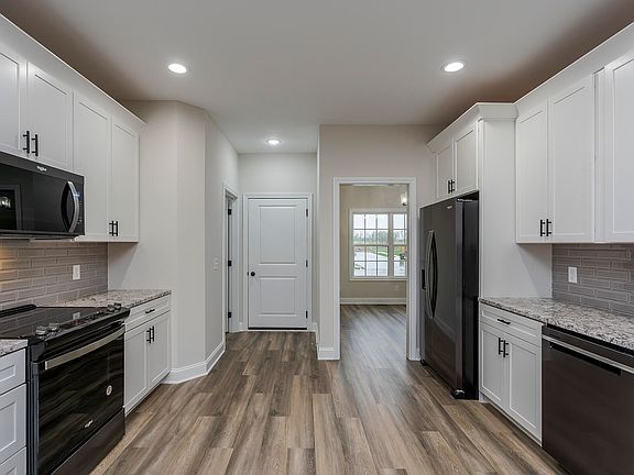4th image of 1029 Mission Dr