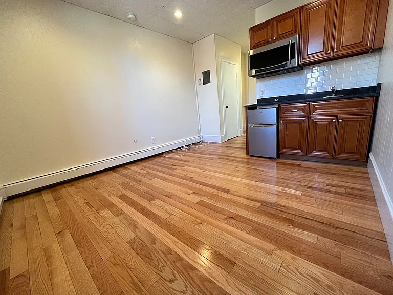 868 Beacon St #8 — Photo 4