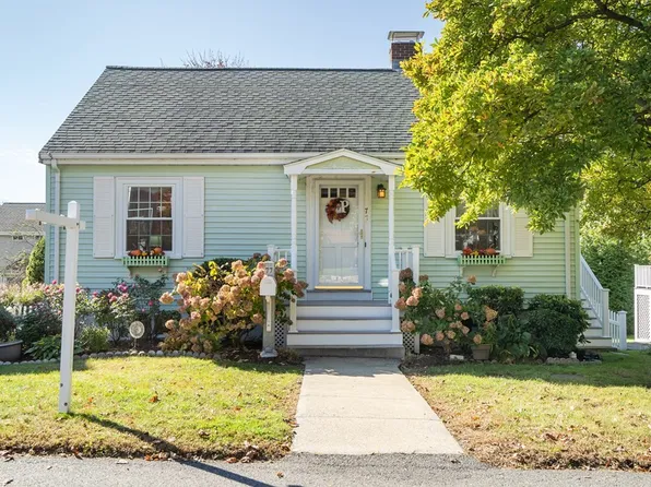 77 Waverley St, Arlington, MA 02476