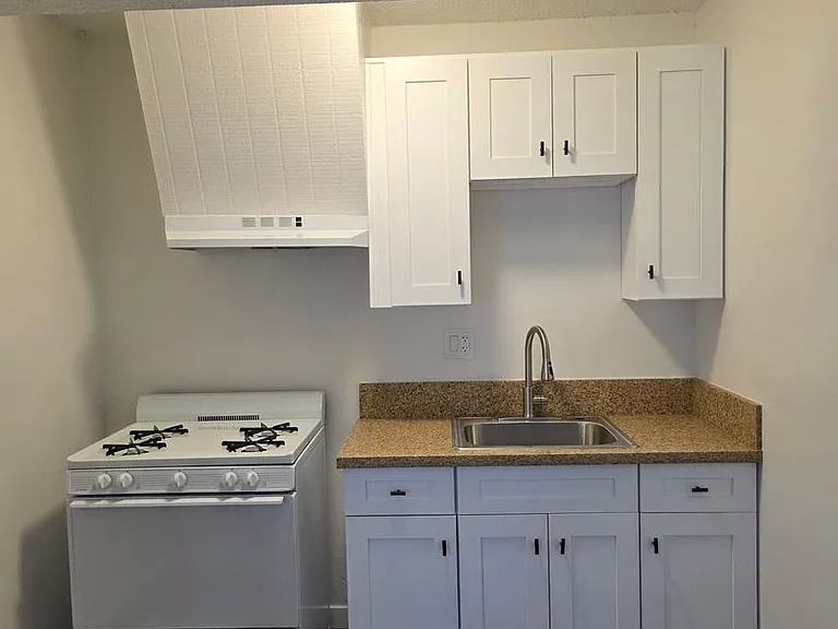 411 N Bush St — Photo 6