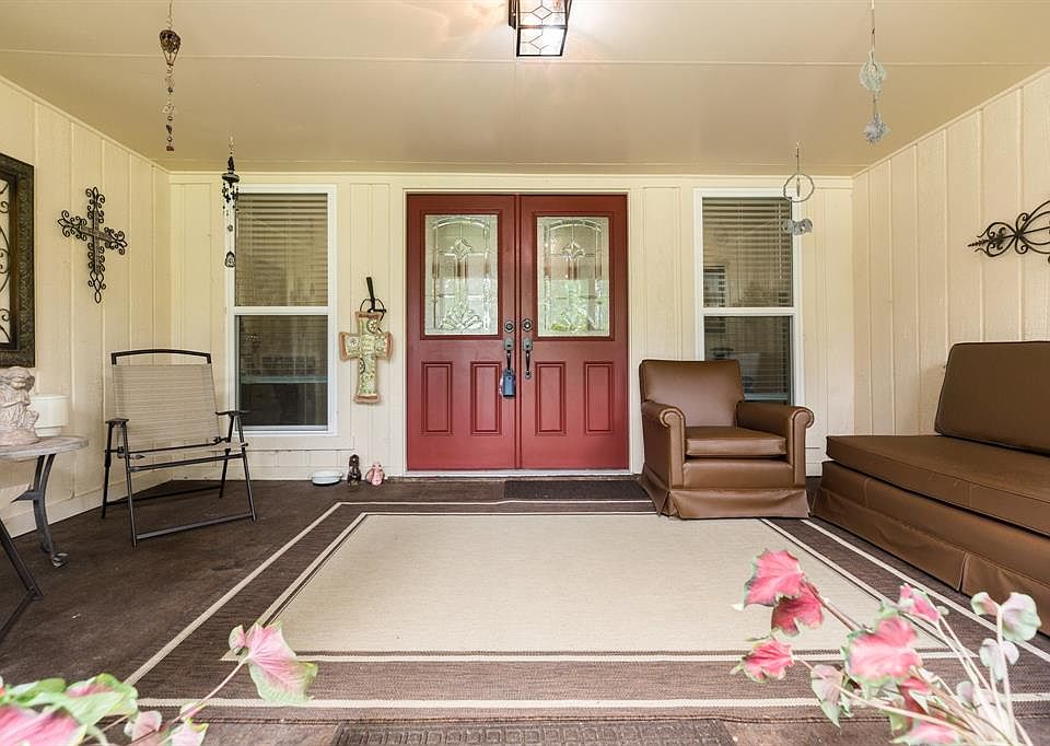 1st image of 216 Oak Manor Dr