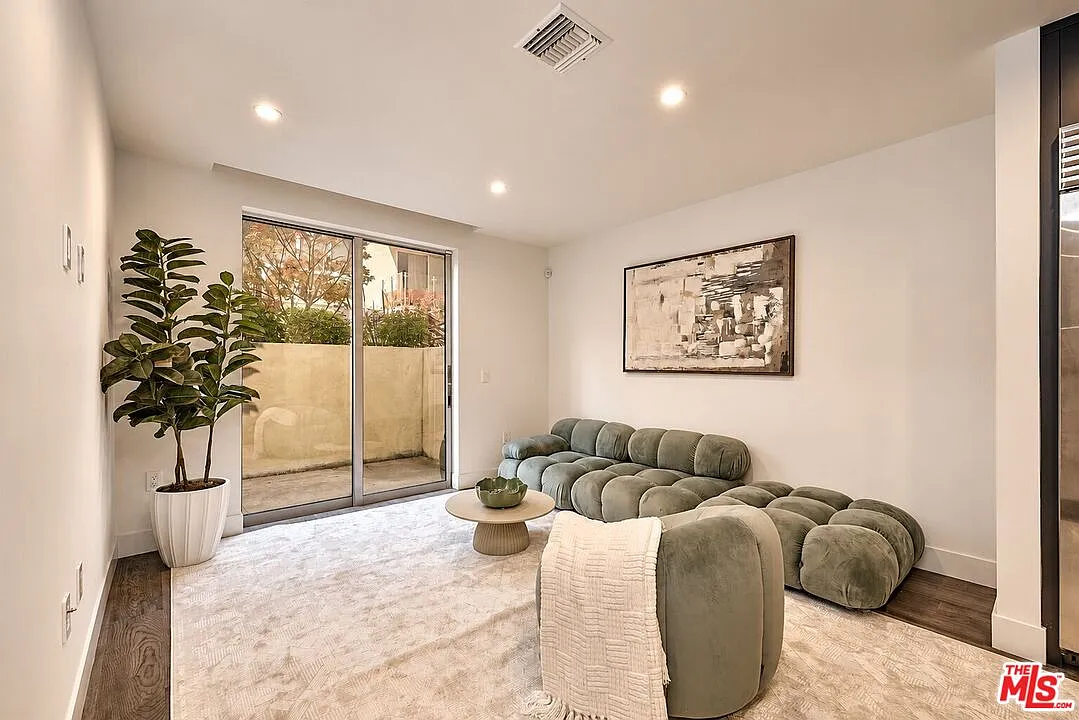1 bed, 1.0 bath, 862 sqft, $4,199 — Photo 4
