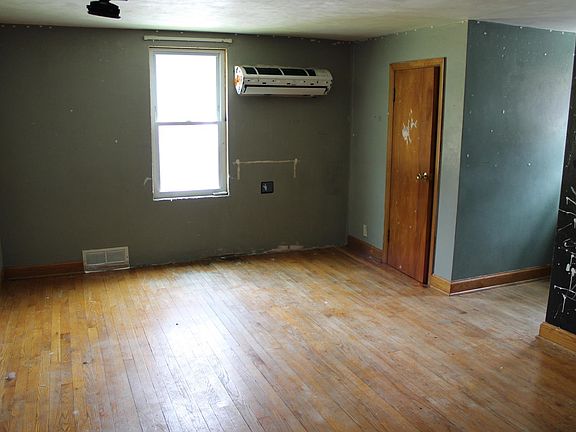 2nd image of 212 Highview Ave