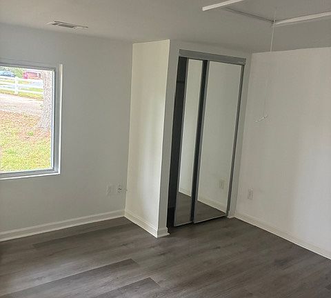 5th image of 1664 Randall Rd