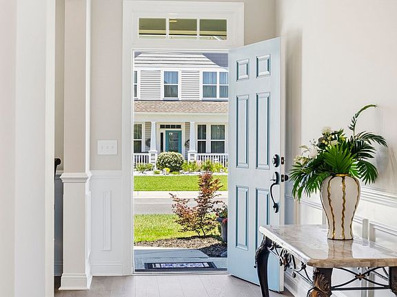 4th image of 376 Mikita Dr.