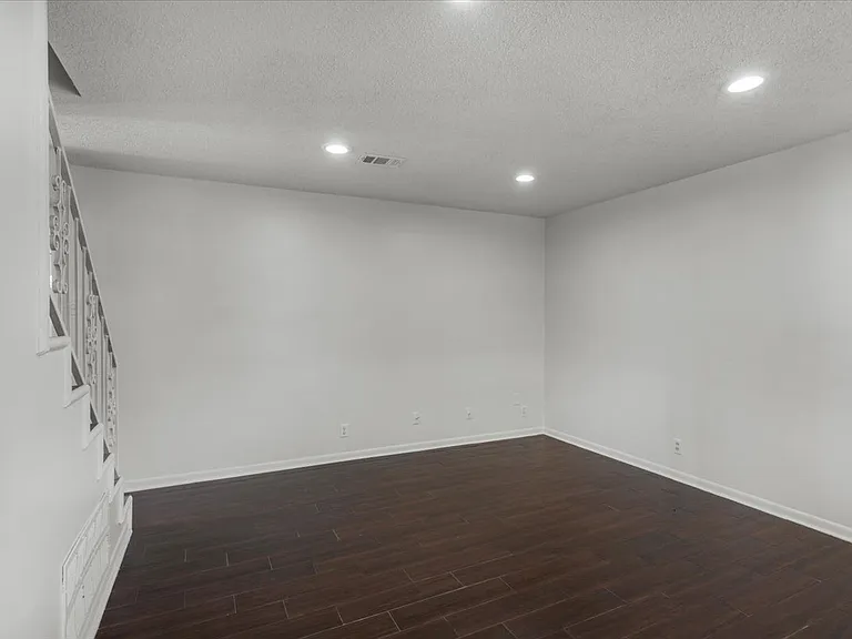 1312 N Travis St — Photo 10