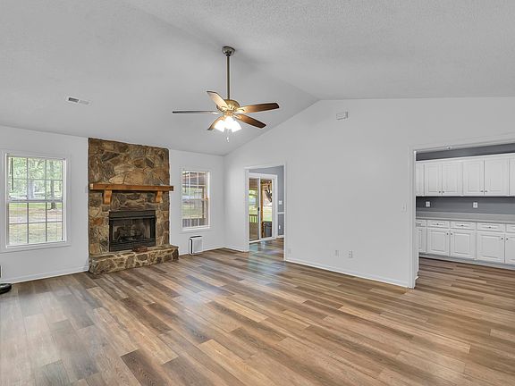2nd image of 28 Meadowlark Ln
