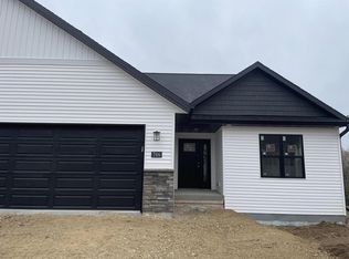 706 N Main St, Fall River, WI 53932