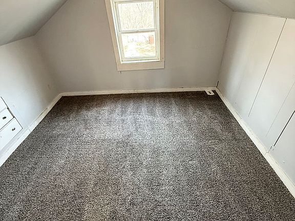 2nd image of 2815 Edmunds Ave