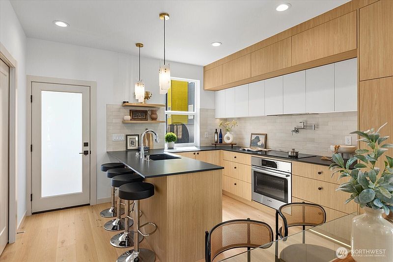 2nd image of 4416 B Corliss Avenue N