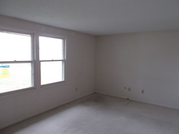4th image of 6112 Glenview Dr