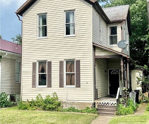 2nd image of 210 Mead St