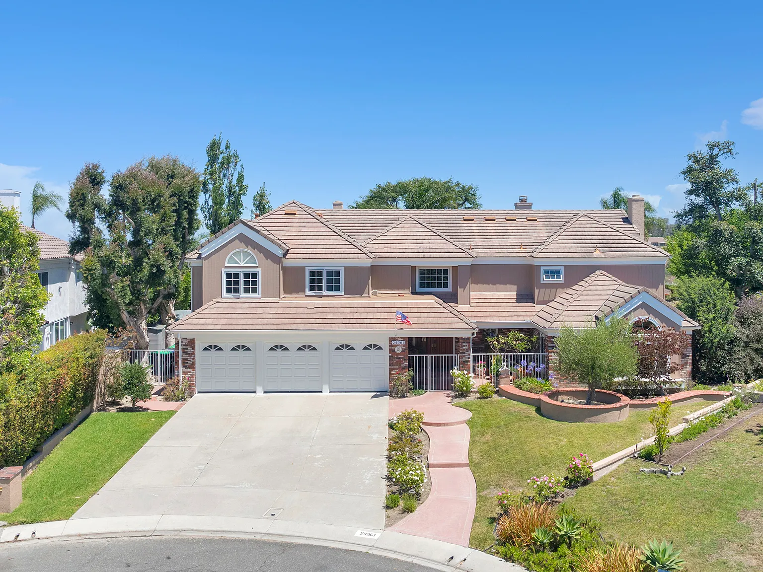 5 bed, 4.5 bath, 4493 sqft, $13,000 — Photo 1