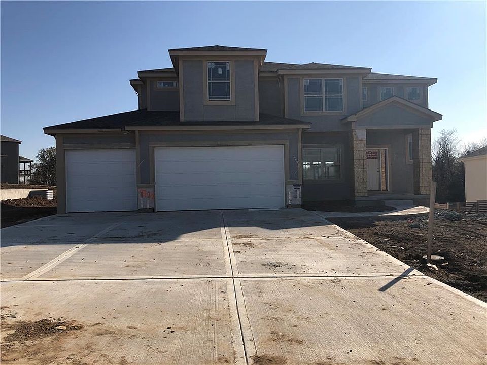 1st image of 8723 N Spruce Ct