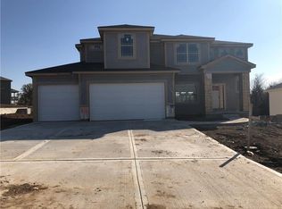 8723 N Spruce Ct, Kansas City, MO 64156