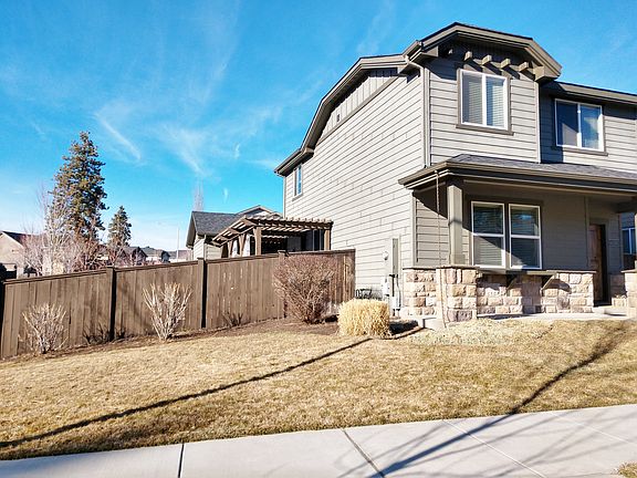 3rd image of 61195 Snowbrush Dr