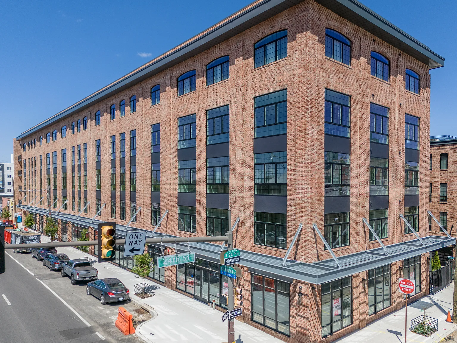 2401 Washington Ave — Photo 2