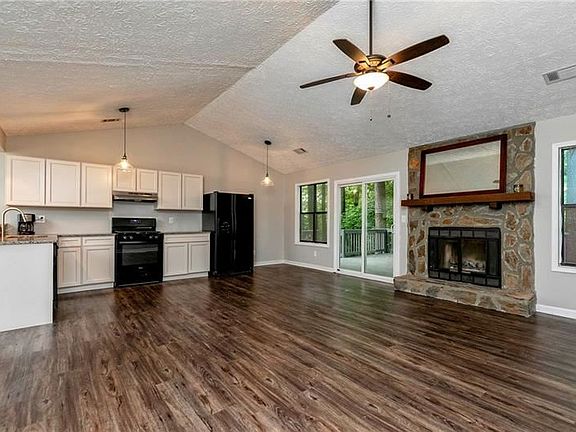 3rd image of 320 Knollwood Ln