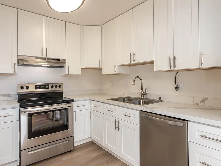 Los Robles Apartments — Photo 7